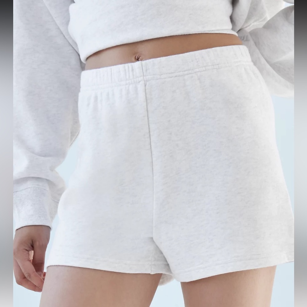 NWT TNA Airy Fleece Perfect Hi-Rise 3” Sweatshort